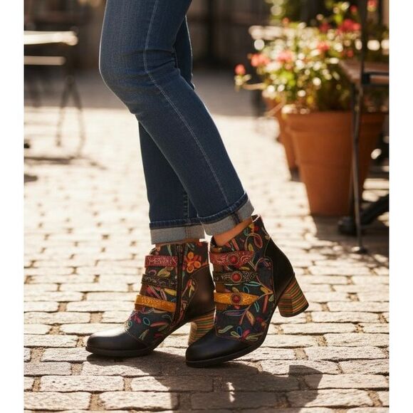 Colorful rodeo western style ankle bootie boots size 7